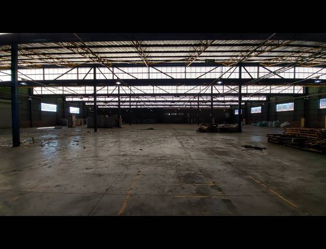 4,616M² WAREHOUSE TO LET IN CLAYVILLE